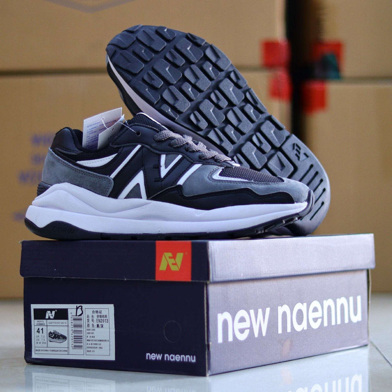 New Naennu Medicated Shoe B/W